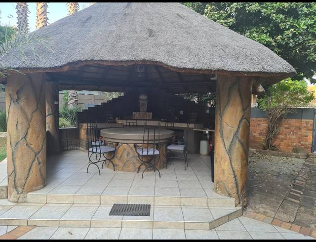 3 BEDROOM FREEHOLD FOR SALE IN SONNEVELD